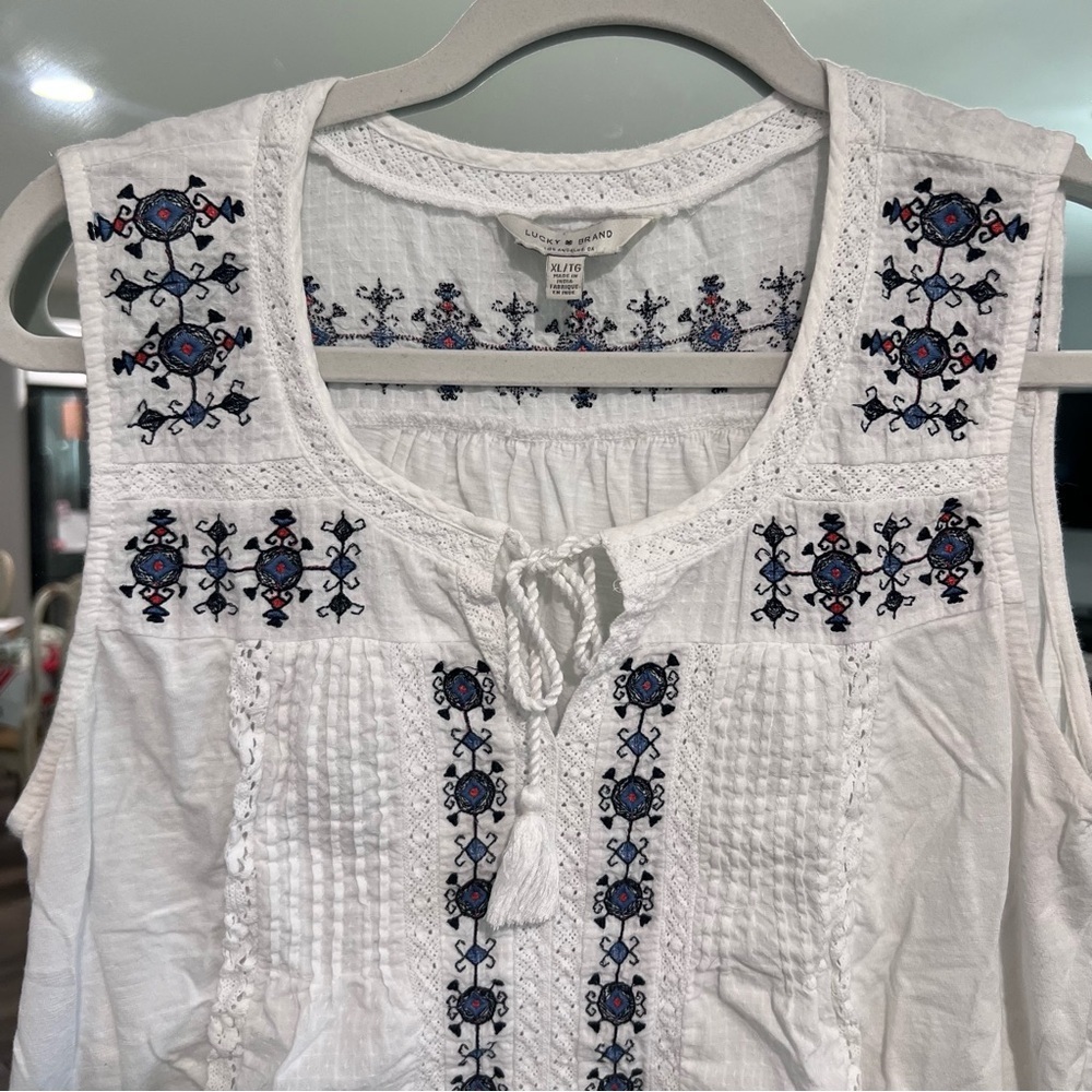 Lucky Brand Women’s Flowy Tank, White and Blue, Size XL - Picture 2 of 6